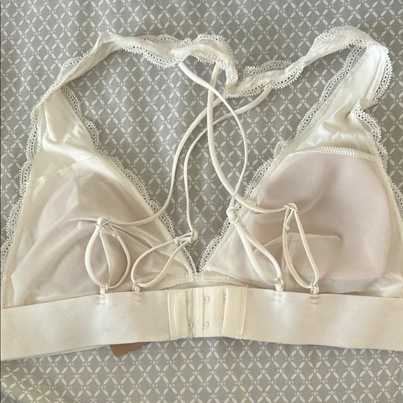 PINK Victoria's Secret White Lace Bralette - Picture 3 of 3